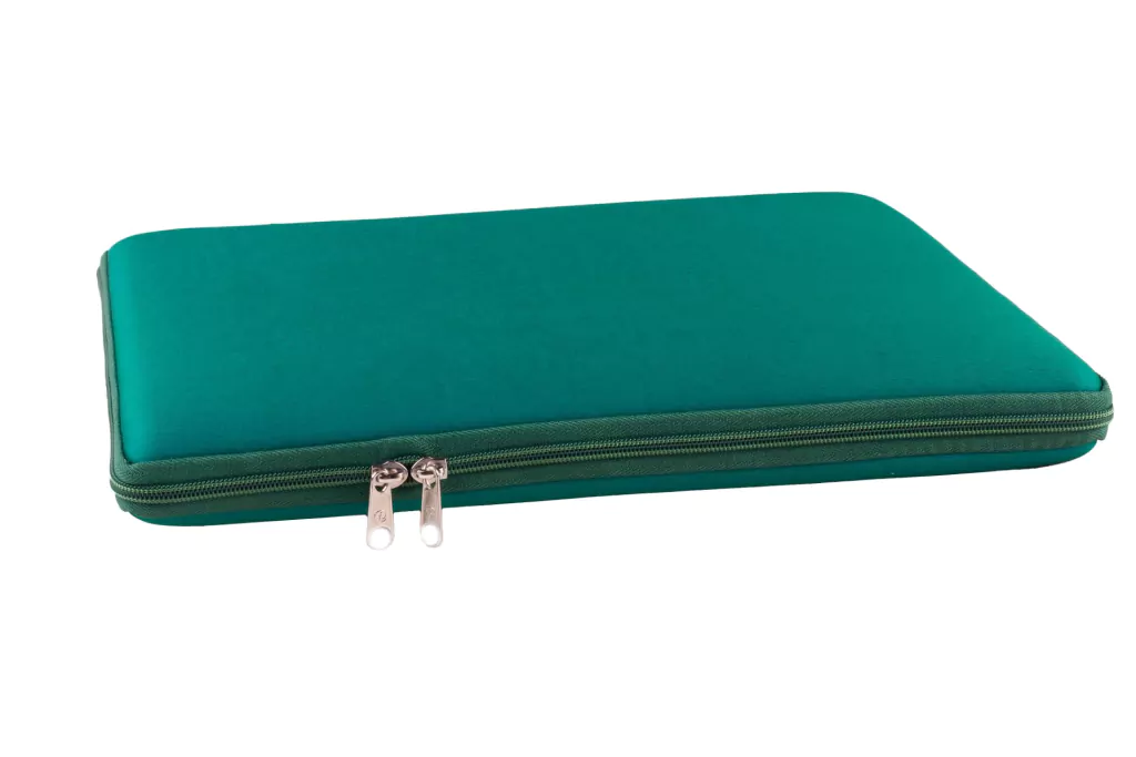 ctdk_mg_7117_alta1-32da6b9c836b9db81b16832185148976-1024-1024 Funda para Notebook CDTEK 15.6” Verde | Neoprene Protectora | Doble Cierre - Imagen 6